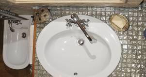 Mobile-bagno-in legno-e madreperla design esclusivo